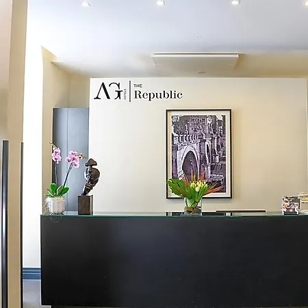The Republic מלון
